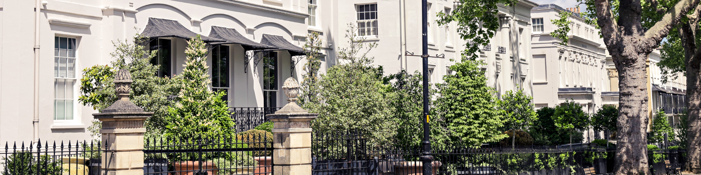 Picture of a Gloucestershire street.