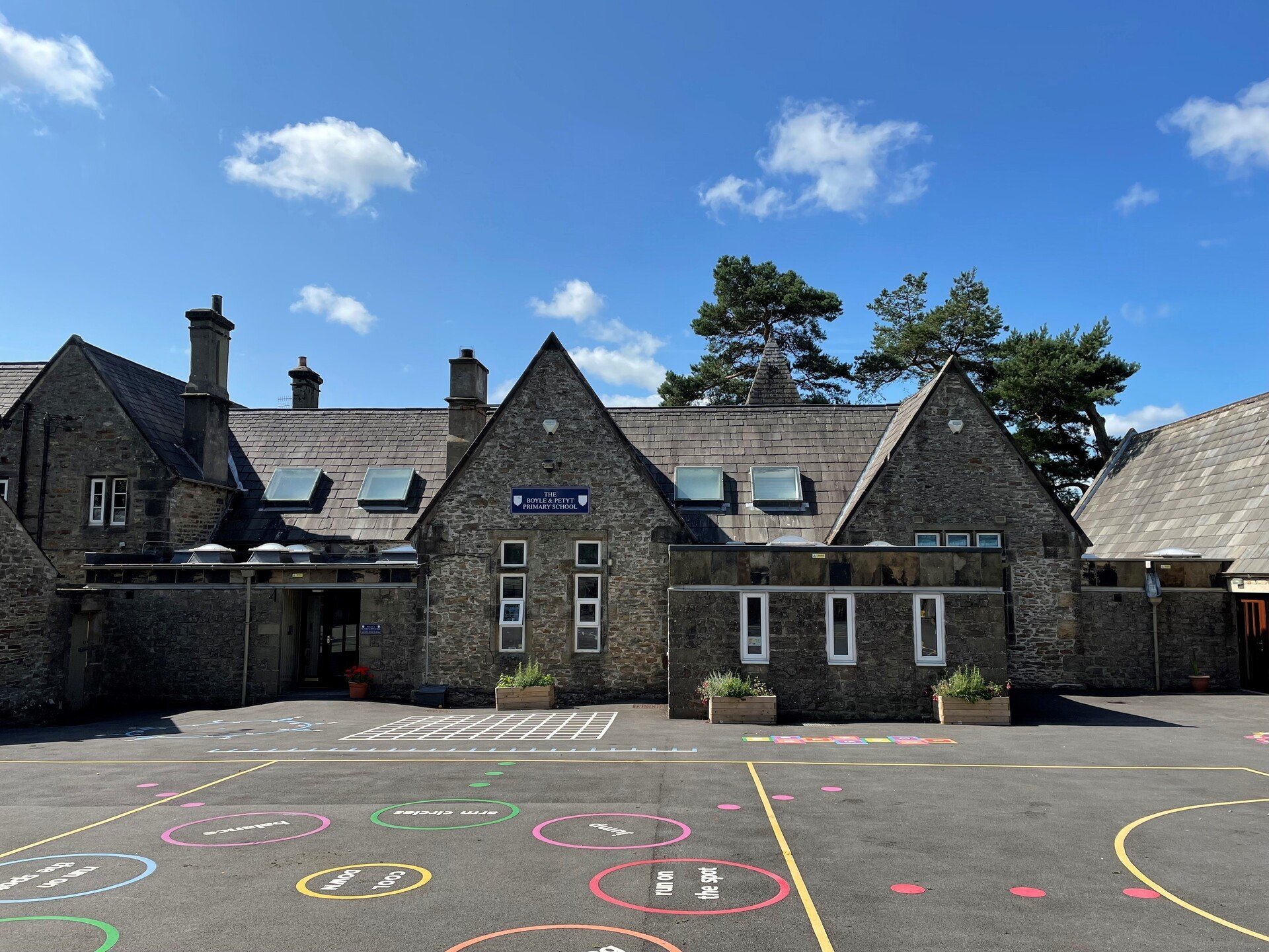 The Boyle And Petyt Primary School building front view